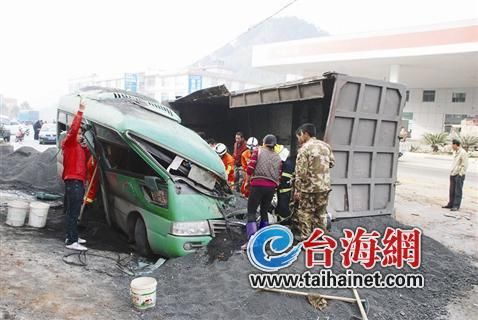 龙岩车祸事故最新报道，现场直击及后续追踪